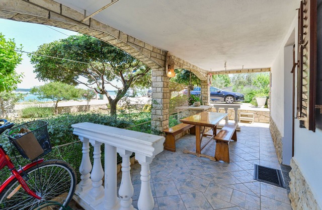 Apartamento para dos personas en la playa Tkon, Pasman (A-336-a)