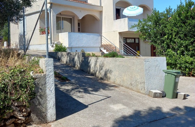 Apartamento para dos personas en la playa Tkon, Pasman (A-5840-b)