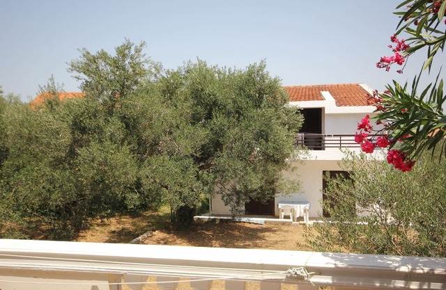 Apartamento para dos personas en la playa Tkon, Pasman (A-8297-a)