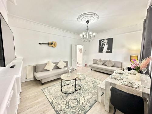 Two Bedroom Apartment Shepherd Bush