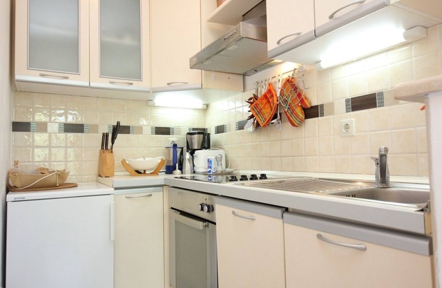 Two bedroom apartment with terrace Koločep, Elafiti (A-2182-a)