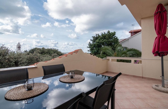 Apartamento para dos personas con terraza y vista al mar Mandre, Pag (A-18748-d)