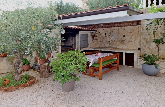 Apartamento para dos personas con una terraza Kornic, Krk (A-415-b)