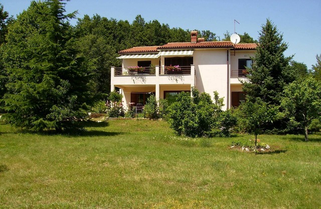 Apartamento para dos personas con una terraza Vinez, Labin (A-18493-a)