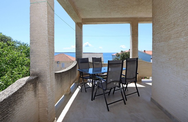 Apartamento para dos personas con terraza y vista al mar Mandre, Pag (A-3084-a)