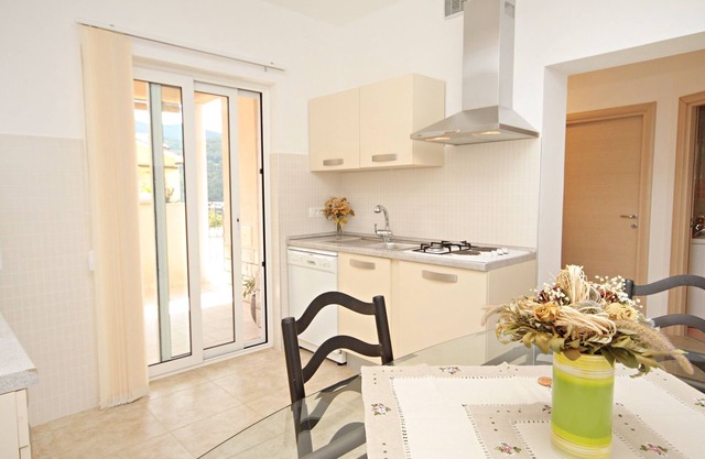 Apartamento para dos personas con una terraza Duga Luka (Prtlog), Labin (A-5528-c)