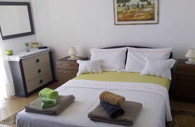 Apartamento para dos personas con terraza y vista al mar Selce, Crikvenica (A-15323-a)