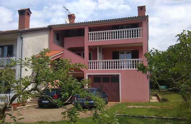 Apartamento para dos personas con una terraza Flengi, Porec (A-15395-a)