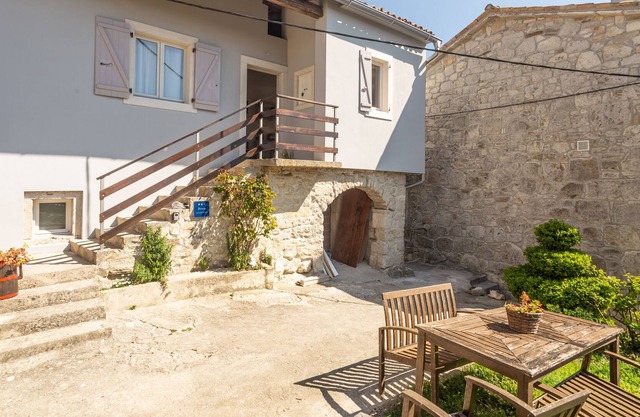 Two bedroom apartment with air-conditioning Hum, Sredisnja Istra (A-17921-a)