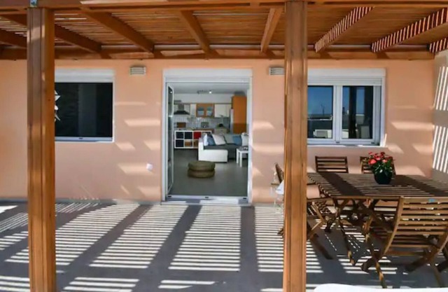 Two Bedroom Apt with Sea View Balcony and Parking