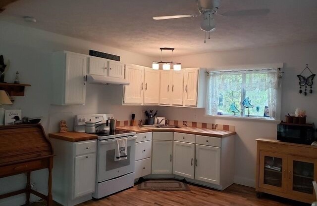Two bedroom cottage near Hamlin Lake!