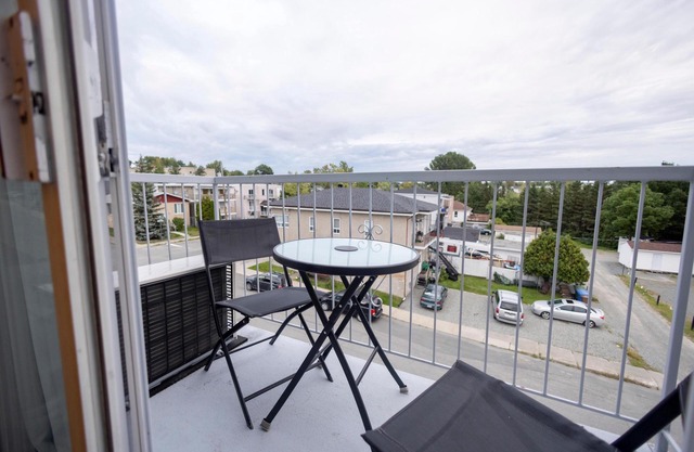 Two-bedroom flat with sofa bed near the Parc Botanique (Le Contemporain)