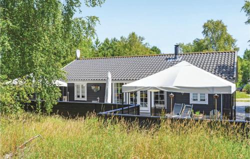 Two-Bedroom Holiday Home In Albak