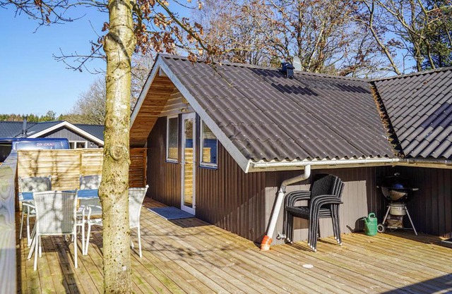 Two-Bedroom Holiday Home In Give