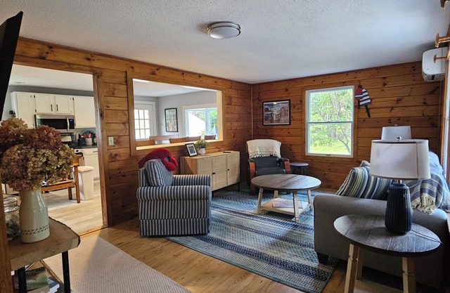 Two bedroom home minutes from beach, lighthouse, restaurants, and Monhegan Ferry