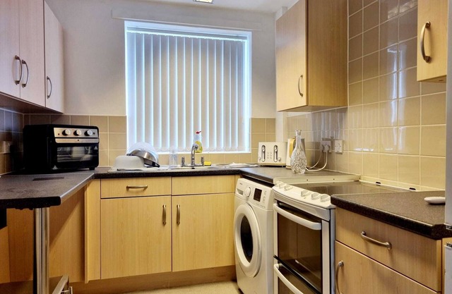 Two Bedroom House On The Famous Curry Mile!