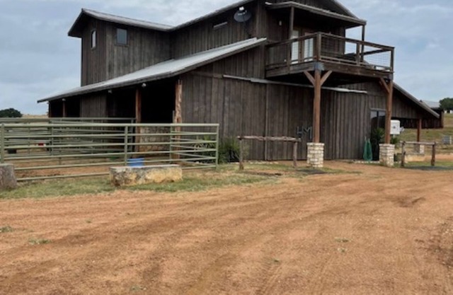 Two Bedroom/Kichenette Barndominium in Texas Hill Country