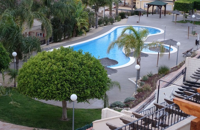 Dos dormitorios en el ático, aire acondicionado, wi-fi y piscina comunitaria.