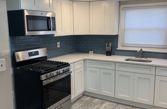 Two bedroom private home less than 1 block away from the beach