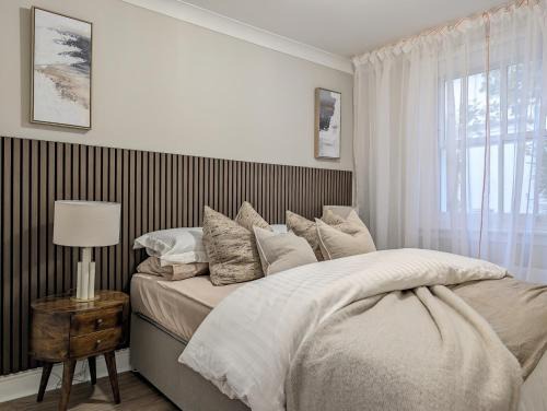 Two Bedroom Shepherds Bush Apartment