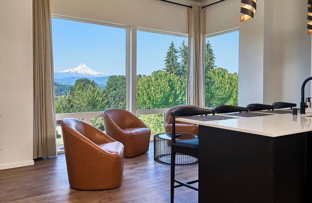 Two-bedroom suite, Mt Hood views, downtown White Salmon, suite 30