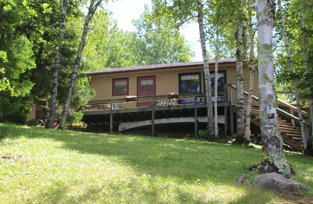 Noreste de dos dormitorios Summerhome de Ely con un muelle privado y vistas a la BWCA