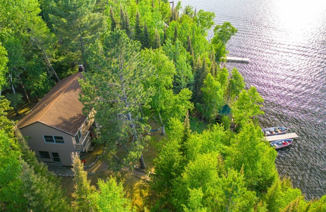 Noreste de dos dormitorios Summerhome de Ely con un muelle privado y vistas a la BWCA