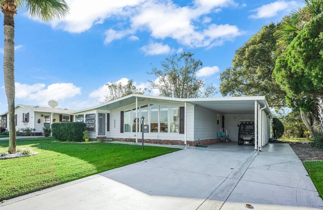 TWO BEDROOM TWO BATHROOM LOCATED IN THE HISTORIC DISTRICT OF THE VILLAGES