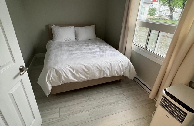 Two bedrooms flat near Plage Kiwanis (Le Centre-Ville)