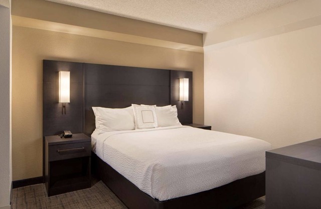 Two Budget Wise Stay Perfect for Getaway, Outdoor Pool Access w/ Free Breakfast