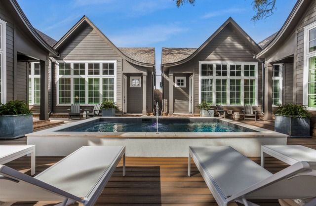 Two Cottage Suites in one! Downtown Cottage Hideaway