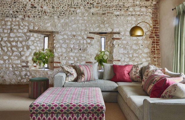 Two double beds, two kingsize beds, two zip/link kingsize beds that can each be two singles, two sin