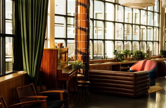 Two Double Room at Waymore’s w/ Rooftop Bar and 1 Mile from Nissan Stadium