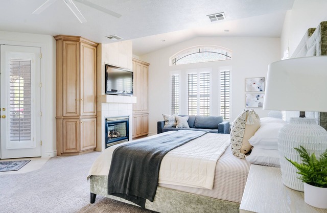 Two houses- perfect for large groups/weddings!