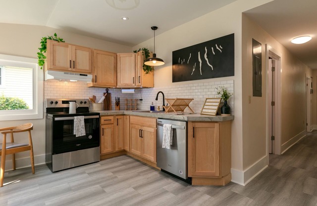 TWO king bedrooms! Walk to EVERYTHING! (lake,hiking,bars,shopping)