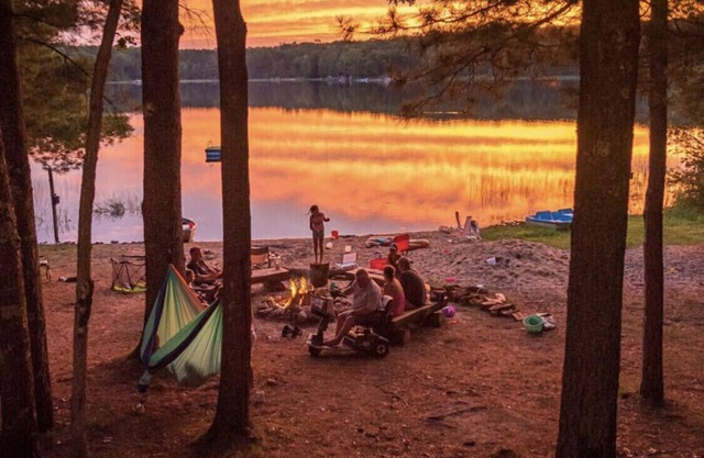¡GRAN cabaña familiar en el norte de Michigan en DOS LAGOS y 10 acres!