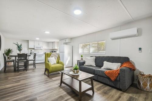 Two Living Rooms, Two Kitchens private bathrooms for each room!
