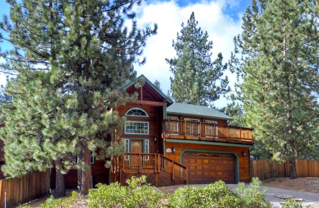 Two Master Family Home Ready for Adventure - Gran campamento base para explorar Tahoe