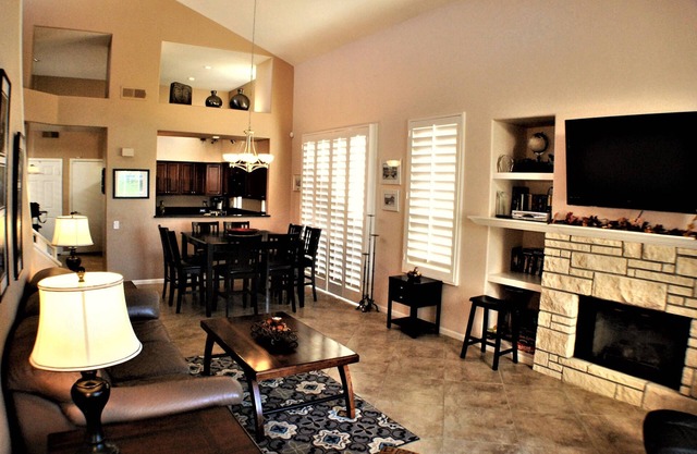 Dos Master Suite Villa / Casa con barra de granito al aire libre Cocina - Chimenea y mesa