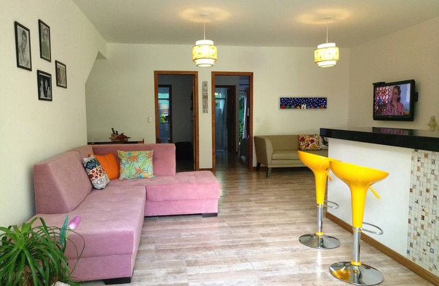 ¡Dos apartamentos nuevos y decorados en la mejor ubicación de Arraial, muy arriba!