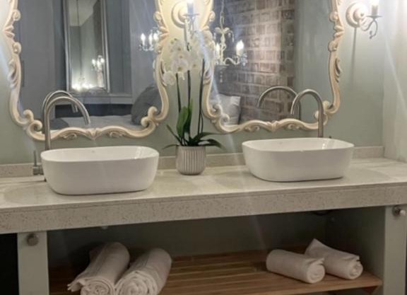 Two on Milner - ARUM COTTAGE - Stylish open-plan Guesthouse in Rondebosch