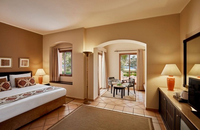 Two Poolside Moroccan Style Rooms with Balcony – Perfect for Diving Trips