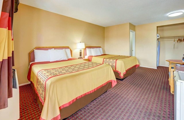Two Queen Bed Room, Scottish Inns Ashland, Right Off Interstate 5, Free Parking