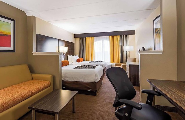 Two Relaxing Rooms with & Outdoor Pool | Free Parking, Near Universal Studios