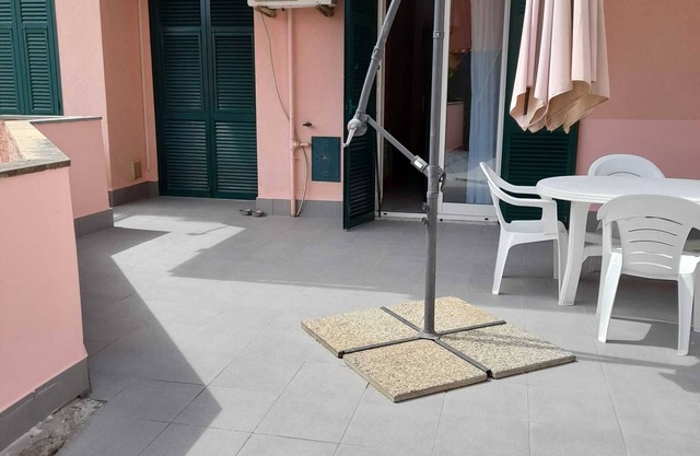 Apartamento de playa con terraza de 25 metros cuadrados.