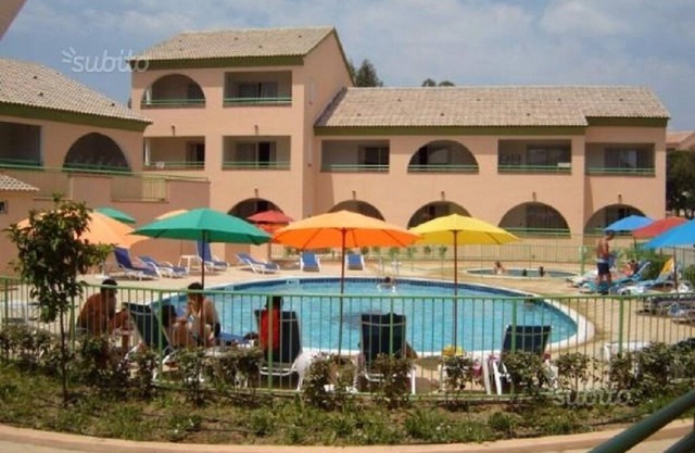 Apartamento de dos habitaciones en una encantadora residencia con piscina y wi-fi a pocos pasos del mar