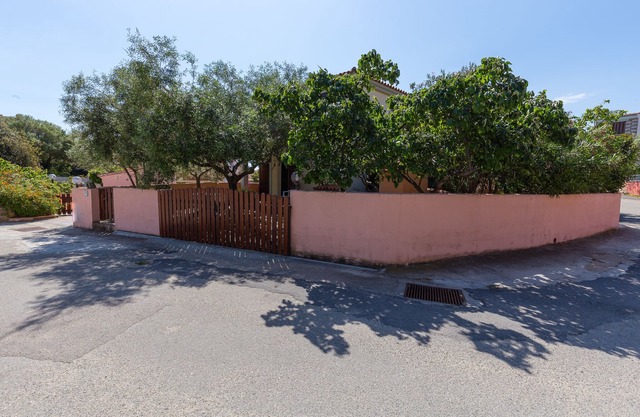 Apartamento de dos habitaciones con jardín independiente.