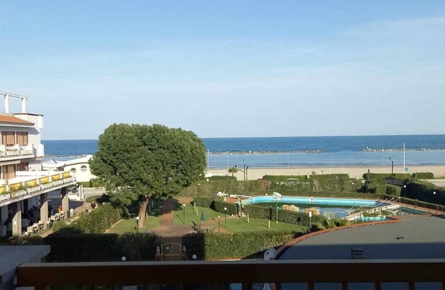 Apartamento de dos habitaciones frente al mar en un parque residencial con piscina en Villa Rosa (TE)