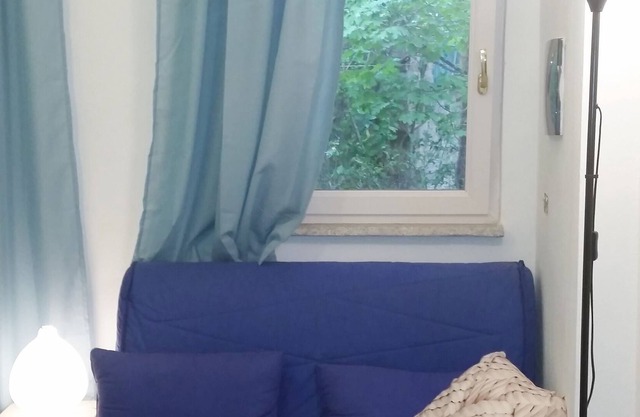 Apartamento a 300 metros del mar en villa con jardín