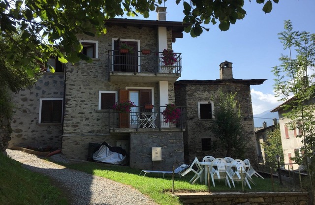 Vacaciones de dos habitaciones inmersas en la naturaleza de Valtellina